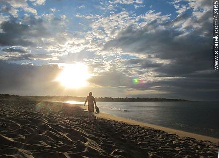 Paseo matinal por la orilla - Departamento de Maldonado - URUGUAY. Foto No. 47465