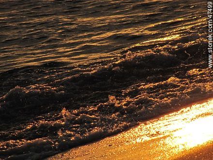 Rompiente en la orilla a la puesta del sol - Departamento de Maldonado - URUGUAY. Foto No. 47499