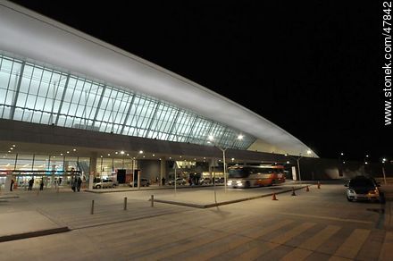 Aeropuerto Internacional de Carrasco. Vista nocturna. - Departamento de Canelones - URUGUAY. Foto No. 47842