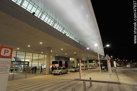 Aeropuerto Internacional de Carrasco. Vista nocturna. - Departamento de Canelones - URUGUAY. Foto No. 47837