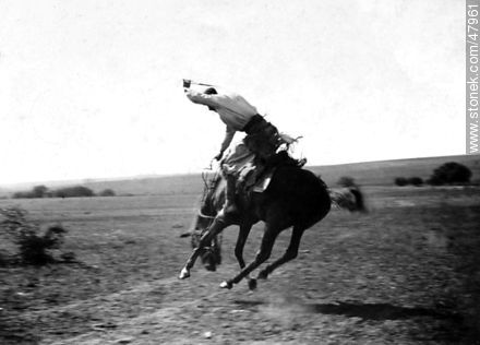 Taming a horse to the early twentieth century -  - URUGUAY. Photo #47961