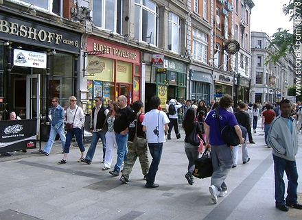 Pedestrian shopping street in downtown Dublin. - Ireland - BRITISH ISLANDS. Photo #48778