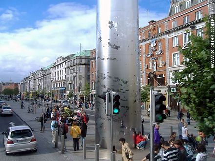 Monument of Light. Spire of Dublin on O'Connell Street. The Happy King House. - Ireland - BRITISH ISLANDS. Photo #48747