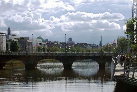 Puente sobre el río Liffey - ireland - ISLAS BRITÁNICAS. Foto No. 48648