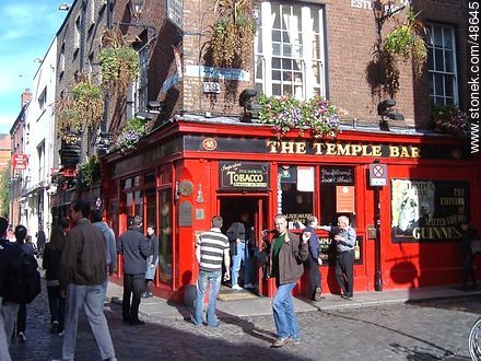 The Temple Bar in Temple Lane. Beer Garden. - Ireland - BRITISH ISLANDS. Photo #48645