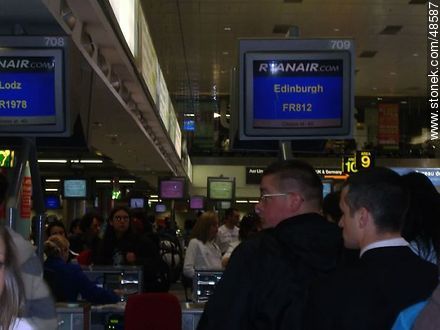Check-in at Dublin airport. - Ireland - BRITISH ISLANDS. Photo #48587