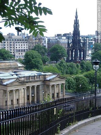 National Gelleries of Scotland and Walter Scott monument from Mound Place. - Scotland - BRITISH ISLANDS. Photo #49127