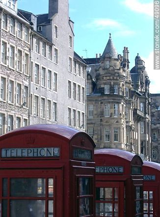 Fila de cabinas telefónicas en Royal MIle - Escocia - ISLAS BRITÁNICAS. Foto No. 49096