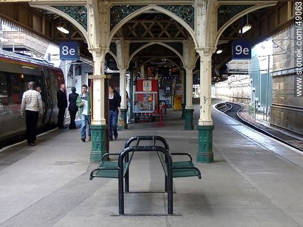 Estación Waverley de trenes de Edimburgo. - Escocia - ISLAS BRITÁNICAS. Foto No. 49063