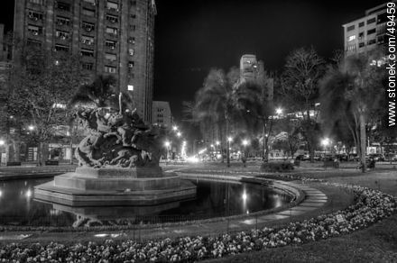 Monumento al Entrevero en la Plaza Fabini. - Departamento de Montevideo - URUGUAY. Foto No. 49459