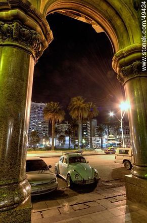 Plaza Independencia desde el Palacio Salvo - Departamento de Montevideo - URUGUAY. Foto No. 49424
