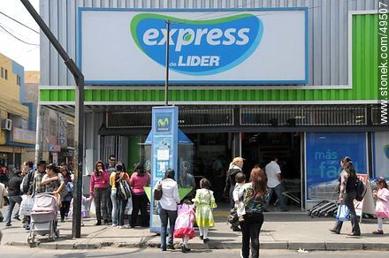 Supermercado express de Líder en la esquina de Gral. Baquedano y 18 de Septiembre - Chile - Otros AMÉRICA del SUR. Foto No. 49507