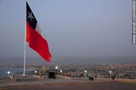 Bandera de Chile en lo alto del Morro de Arica. - Chile - Otros AMÉRICA del SUR. Foto No. 49834