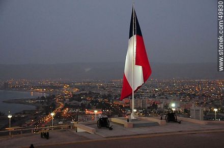 Bandera de Chile en lo alto del Morro de Arica. - Chile - Otros AMÉRICA del SUR. Foto No. 49830