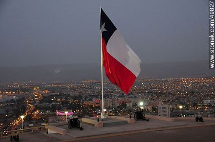 Bandera de Chile en lo alto del Morro de Arica. - Chile - Otros AMÉRICA del SUR. Foto No. 49827