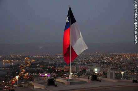Bandera de Chile en lo alto del Morro de Arica. - Chile - Otros AMÉRICA del SUR. Foto No. 49826