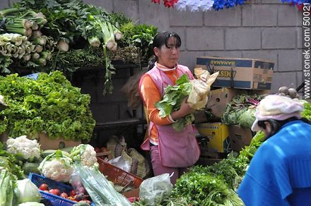 Joven vendedora de hortalizas - Chile - Otros AMÉRICA del SUR. Foto No. 50021
