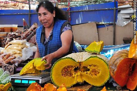 Lady selling pumpkin. - Chile - Others in SOUTH AMERICA. Photo #49990