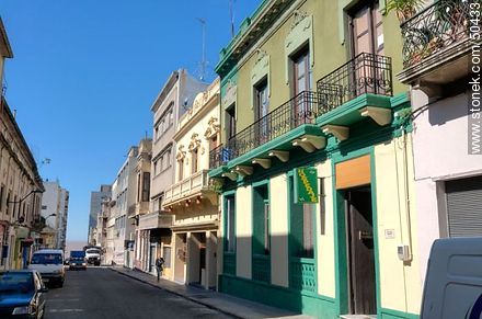 Hospedaje de la calle Alzaibar - Departamento de Montevideo - URUGUAY. Foto No. 50433