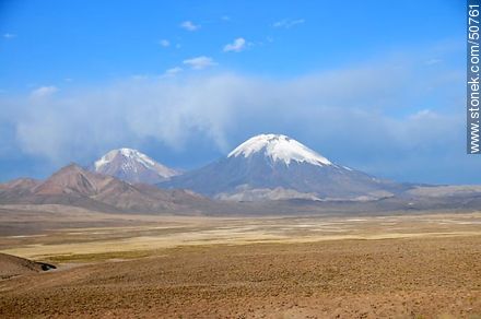 Volcanes Pomerape y Parinacota de la cadena de Nevados de Payachatas - Chile - Otros AMÉRICA del SUR. Foto No. 50761