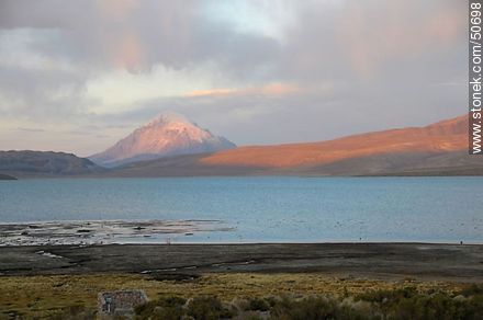 Volcan Sajama (Bolivia) and Lake Chungará (Chile) at sunset. - Chile - Others in SOUTH AMERICA. Photo #50698