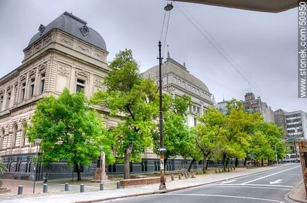 Facultad de Derecho. La calle Guayabo. - Departamento de Montevideo - URUGUAY. Foto No. 50950