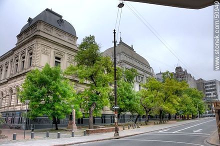 Facultad de Derecho. La calle Guayabo. - Departamento de Montevideo - URUGUAY. Foto No. 50949