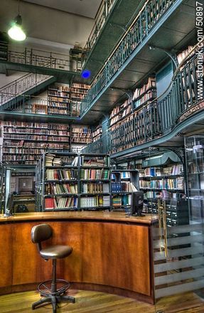 Facultad de Derecho. Biblioteca. - Departamento de Montevideo - URUGUAY. Foto No. 50897