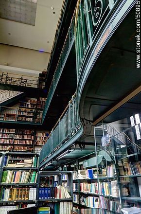 Facultad de Derecho. Biblioteca. - Departamento de Montevideo - URUGUAY. Foto No. 50895