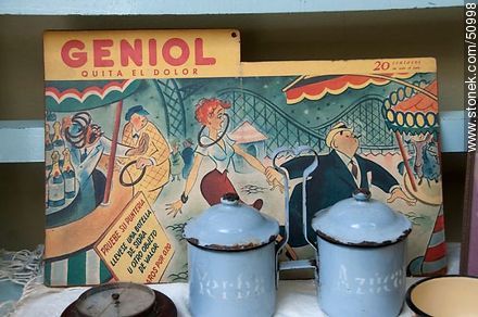 Potes esmaltados de yerba y azúcar. Publicidad de Geniol. - Departamento de Montevideo - URUGUAY. Foto No. 50998