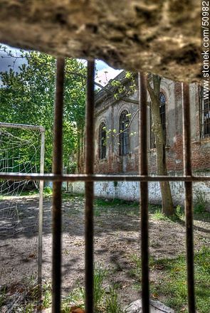 Hospital Vilardebó. Parque e instalaciones en completo abandono - Departamento de Montevideo - URUGUAY. Foto No. 50982
