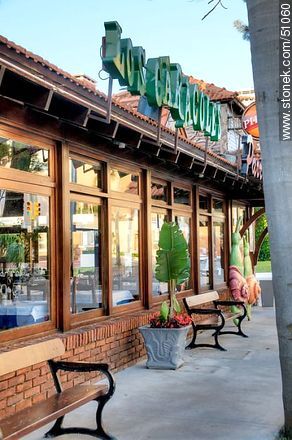 Calle 20.  Restaurante Los Caracoles. - Punta del Este y balnearios cercanos - URUGUAY. Foto No. 51060