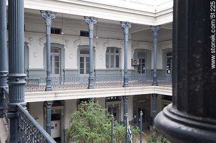 Vista desde el segundo piso del IAVA - Departamento de Montevideo - URUGUAY. Foto No. 51225