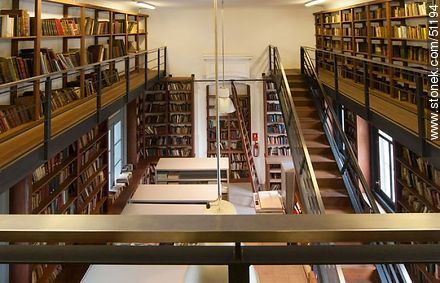 Biblioteca del IAVA - Departamento de Montevideo - URUGUAY. Foto No. 51194