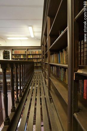 Library of IAVA. - Department of Montevideo - URUGUAY. Photo #51189
