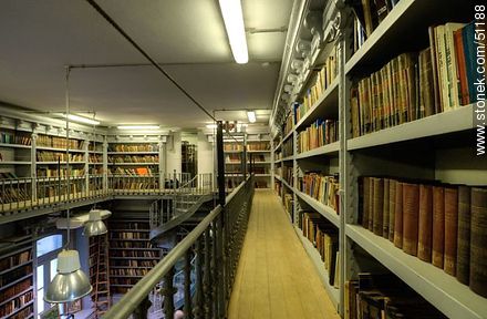 Library of IAVA. - Department of Montevideo - URUGUAY. Photo #51188