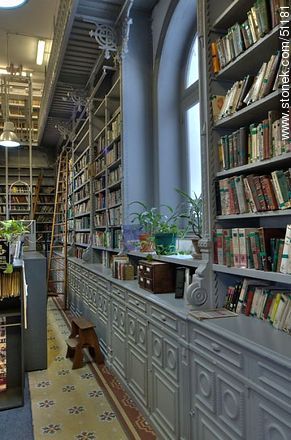Library of IAVA.  - Department of Montevideo - URUGUAY. Photo #51181
