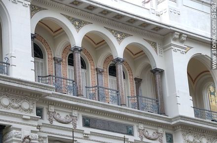 Piria Palace balcony, home of the Supreme Court. - Department of Montevideo - URUGUAY. Photo #51287