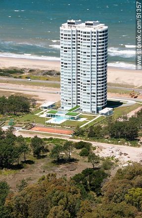 Tiburón 3 tower in Parada 9 of Playa Brava - Punta del Este and its near resorts - URUGUAY. Photo #51357