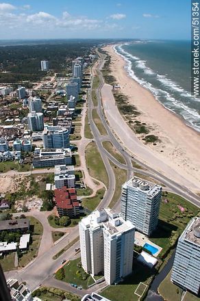 Avenida Chiverta y Rambla de la Playa Brava - Punta del Este y balnearios cercanos - URUGUAY. Foto No. 51354