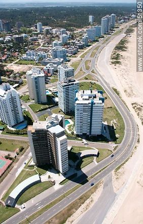 Opus Alpha building from the air. Rambla Lorenzo Batlle Pacheco. Streets Barranca Abajo y M'hijo el dotor. - Punta del Este and its near resorts - URUGUAY. Photo #51350