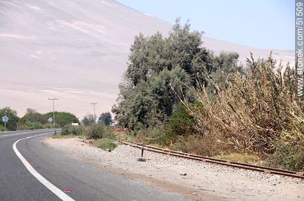 Ruta 11 en el Valle de Lluta. Vías del tren a La Paz. - Chile - Otros AMÉRICA del SUR. Foto No. 51509