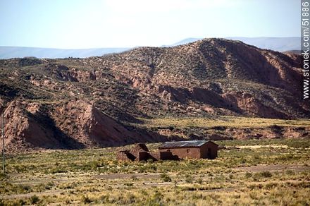 Clay brick constructions and particular geography of the Bolivian Altiplano - Bolivia - Others in SOUTH AMERICA. Photo #51886