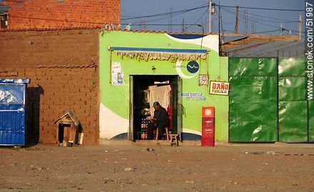 El Alto. Public restroom. Dog box. - Bolivia - Others in SOUTH AMERICA. Photo #51987
