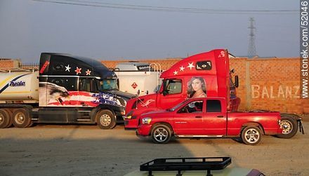 El Alto. Striking trucks. - Bolivia - Others in SOUTH AMERICA. Photo #52046