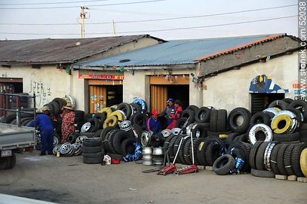 El Alto. Tire shop. - Bolivia - Others in SOUTH AMERICA. Photo #52038
