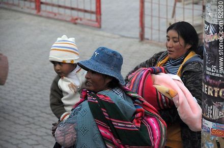 El Alto. Mothers with their children. - Bolivia - Others in SOUTH AMERICA. Photo #52030