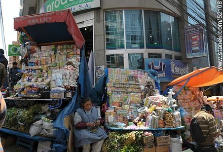 Puestos de venta callejera en la calle Illampu - Bolivia - Otros AMÉRICA del SUR. Foto No. 52108