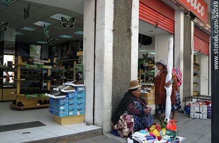 Vendedora de manualidades - Bolivia - Otros AMÉRICA del SUR. Foto No. 52099