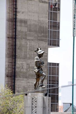 Statue of Alonso de Mendoza - Bolivia - Others in SOUTH AMERICA. Photo #52264